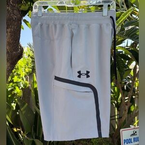 Under Armour Gray Elite Cargo Active Shorts Size Medium